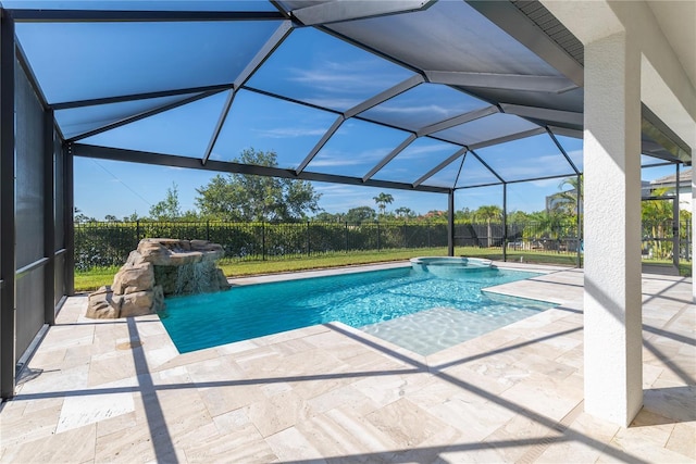 4861 Antrim Dr, Sarasota, FL 34240 - view of swimming pool with a patio area, a pool with connected hot tub, a fenced backyard, and a lanai