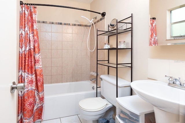2822 Fulford St, Deltona, FL 32738 - full bath featuring shower / tub combo and tile patterned floors