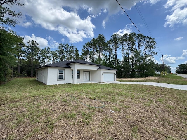 2523 W Andromedae Dr, Citrus Springs, FL 34433 - prairie-style home with stucco siding, driveway, a garage, and a front lawn