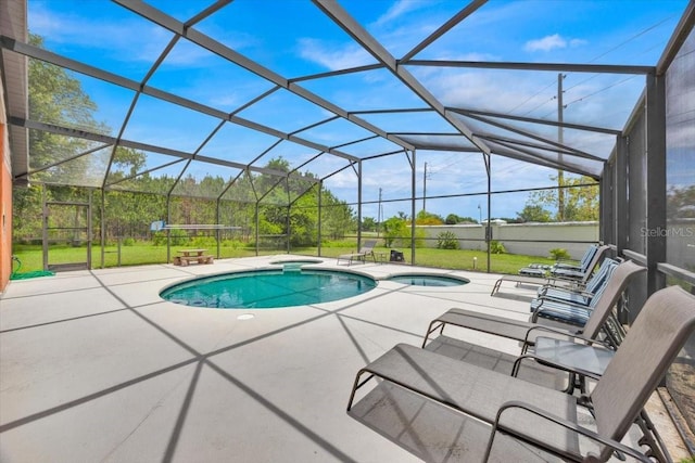 2627 Autumn Creek Cir, Kissimmee, FL 34747 - view of swimming pool featuring a patio area, a pool with connected hot tub, and a lanai
