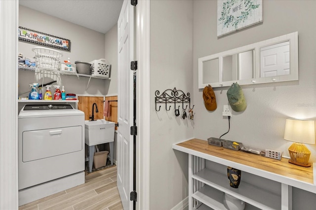 9846 SW 106th Ct, Ocala, F, Ocala, FL 34481 - laundry area featuring washer / dryer and wood tiled floors