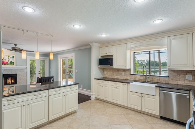 120 E Greentree Ln, Lake Mary, FL 32746 - kitchen with appliances with stainless steel finishes, a sink, backsplash, a textured ceiling, and ceiling fan