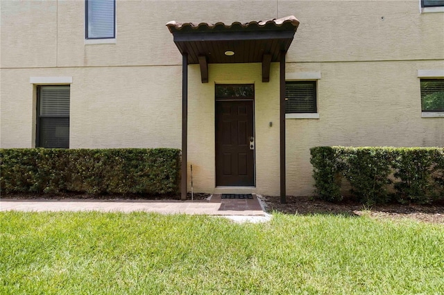 8219 Roseville Blvd, Davenport, FL 33896 - property entrance featuring a yard and stucco siding