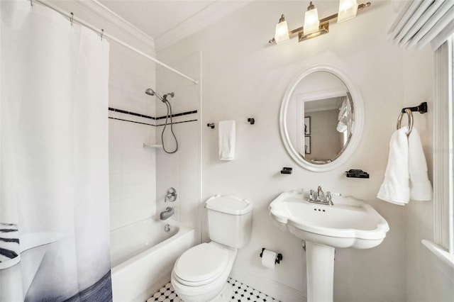 1420 Palmer Ave, Winter Park, FL 32789 - bathroom featuring shower / tub combo with curtain, toilet, ornamental molding, and baseboards