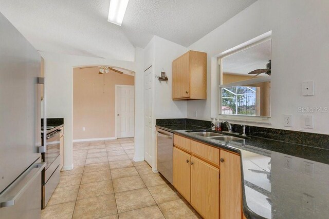 2772 Pelham Cir, Deltona, FL 32738 - kitchen featuring stainless steel appliances, a sink, a ceiling fan, vaulted ceiling, and a textured ceiling