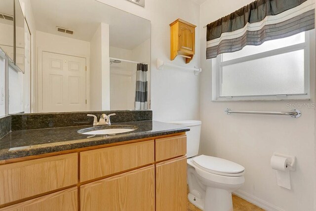 2772 Pelham Cir, Deltona, FL 32738 - bathroom with toilet, plenty of natural light, vanity, and a shower with shower curtain