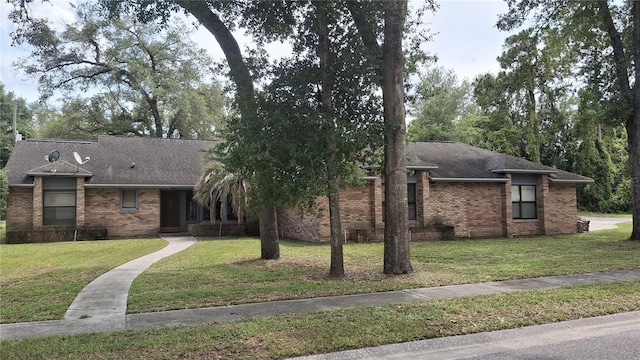 900 Red Fox Rd, Altamonte Springs, FL 32714 - ranch-style house with brick siding, a front lawn, and roof with shingles