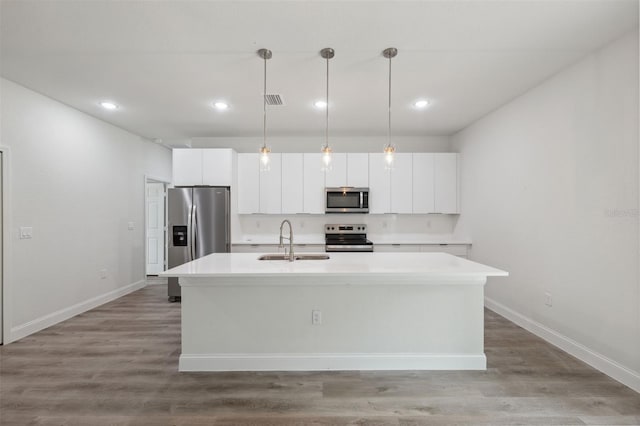 8944 N Pitcairn Way, Citrus Springs, FL 34434 - kitchen with appliances with stainless steel finishes, a sink, white cabinets, an island with sink, and recessed lighting