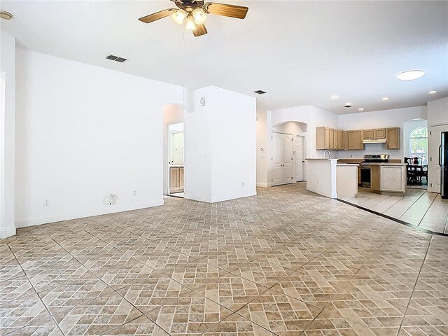 6843 Cherry Grove Cir, Orlando, FL 32809 - unfurnished living room featuring arched walkways, ceiling fan, a sink, and recessed lighting