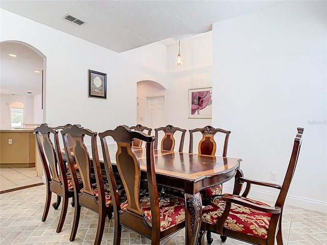 6843 Cherry Grove Cir, Orlando, FL 32809 - dining space featuring arched walkways and baseboards