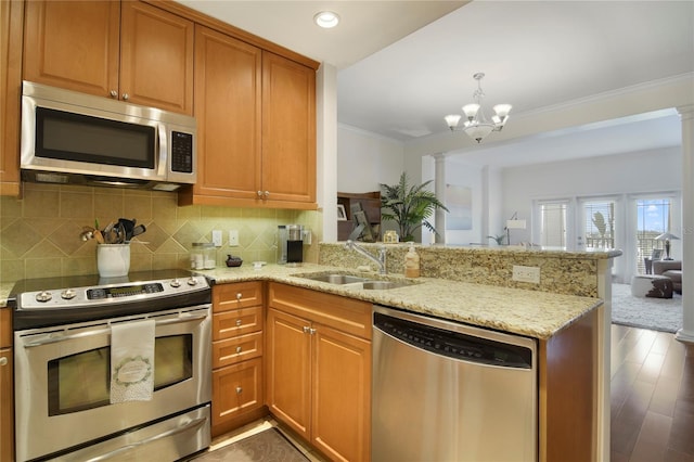2305 Edgewater Dr Unit 1613, Orlando, FL 32804 - kitchen with stainless steel appliances, a sink, a peninsula, crown molding, and decorative backsplash