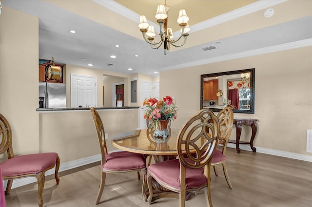 1100 Sunset View Cir Unit 204, Reunion, FL 34747 - dining room featuring a chandelier, crown molding, light wood-style floors, baseboards, and recessed lighting