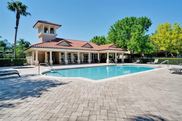 8418 Via Bella Notte, Orlando, FL 32836 - community pool with a patio