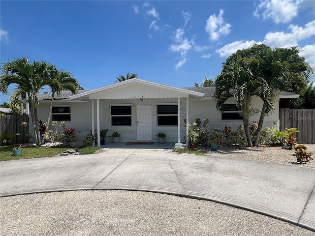 1894 SE Lafayette St, Stuart, FL 34997 - ranch-style home featuring brick siding