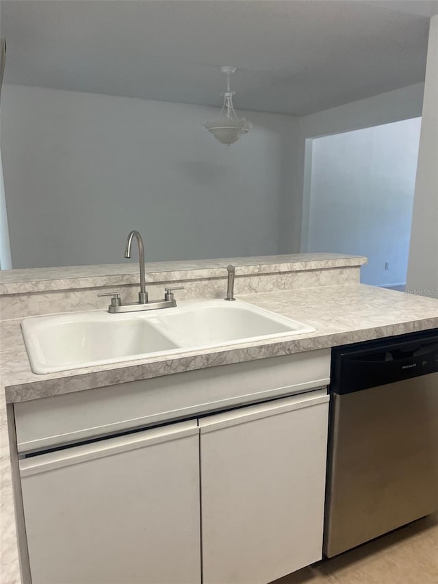 460 Sand Lime Rd, Winter Garden, FL 34787 - kitchen with dishwasher, a sink, and light countertops