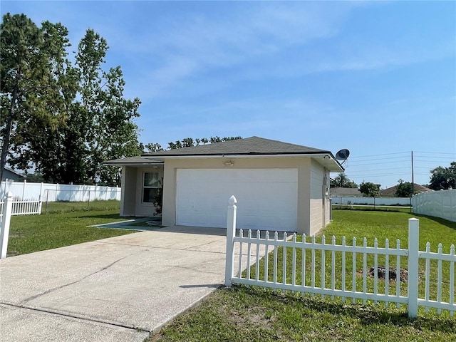 909 San Paulo Way, Kissimmee, FL 34758 - garage with concrete driveway