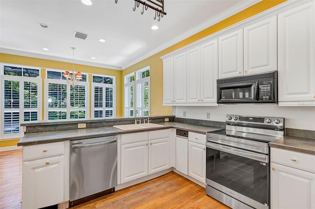 914 Elysium Blvd, Mount Dora, FL 32757 - kitchen with appliances with stainless steel finishes, dark countertops, a peninsula, light wood-type flooring, and white cabinetry