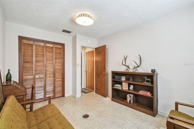620 Marshall St, Altamonte Springs, FL 32701 - sitting room with speckled floor and baseboards