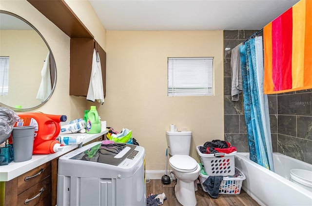 660 6th St, Daytona Beach, FL 32117 - full bathroom with toilet, wood finished floors, shower / tub combo, baseboards, and washer / dryer