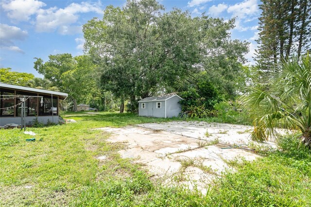 660 6th St, Daytona Beach, FL 32117 - view of green lawn with a sunroom