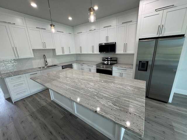 9 Bunker Pl, Rotonda West, FL 33947 - kitchen with appliances with stainless steel finishes, a sink, white cabinetry, and recessed lighting