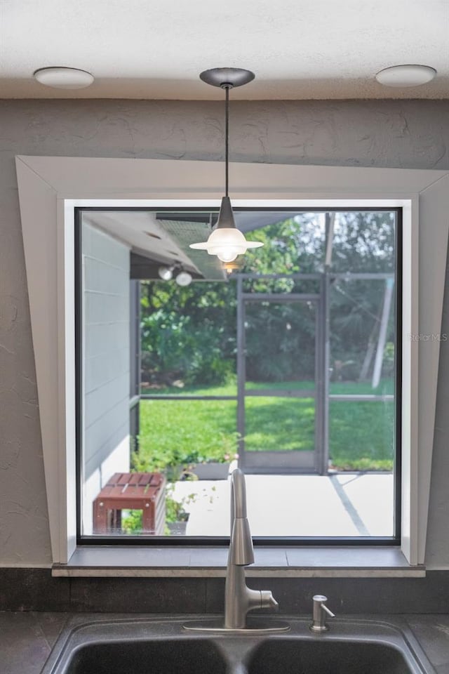 1343 Charlotte St, Altamonte Springs, FL 32701 - kitchen view of a sink