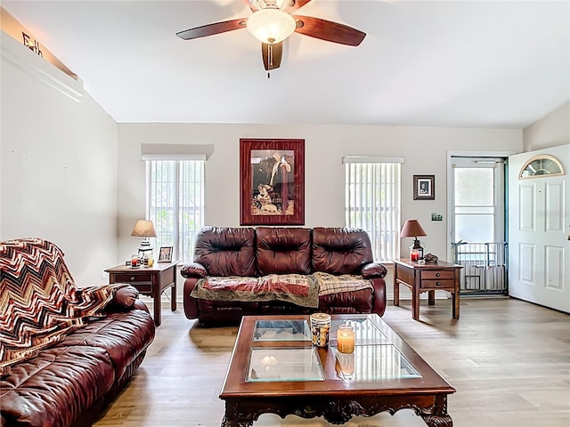 2771 NE 66th St, Ocala, FL 34479 - living area featuring light wood-type flooring, ceiling fan, and vaulted ceiling