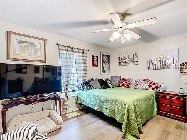 2771 NE 66th St, Ocala, FL 34479 - bedroom with wood finished floors and a ceiling fan