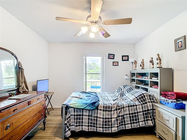 2771 NE 66th St, Ocala, FL 34479 - bedroom with light wood-type flooring and a ceiling fan