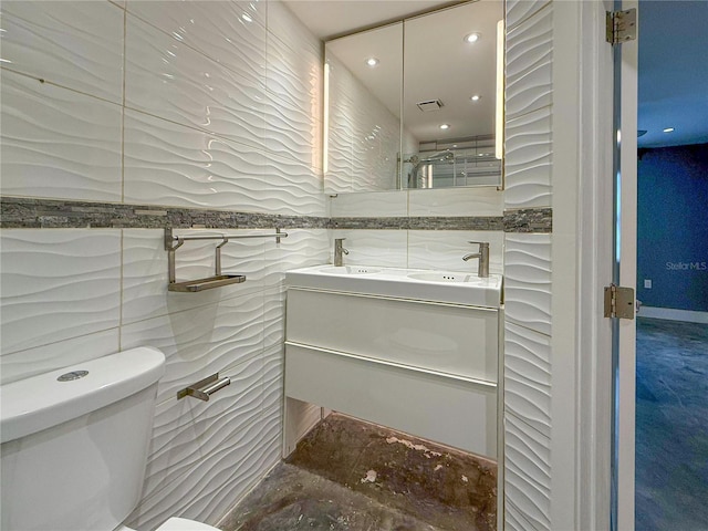 3034 Parkway Blvd Unit 102, Kissimmee, FL 34747 - full bath with tile walls, toilet, double vanity, recessed lighting, and a shower