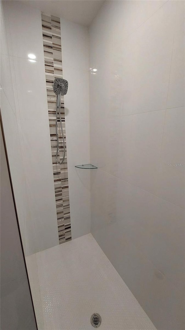 3269 Ponce De Leon Blvd, North Port, FL 34291 - full bath featuring tiled shower