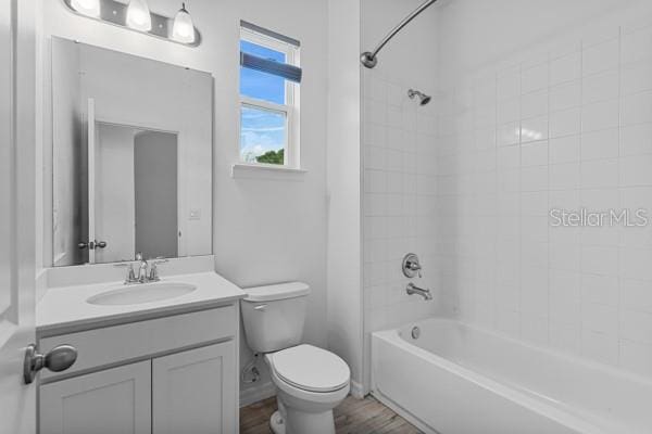 2914 Scarlett Dr, Saint Cloud, FL 34772 - bathroom featuring toilet, vanity, bathing tub / shower combination, and wood finished floors