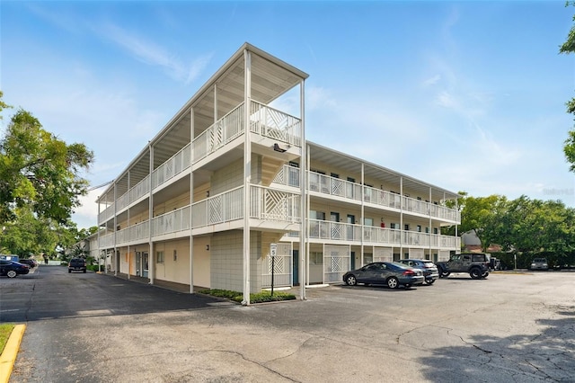 320 Lakeview St Unit 220, Orlando, FL 32804 - view of property with uncovered parking
