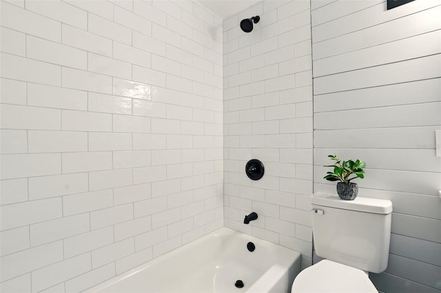 320 Lakeview St Unit 220, Orlando, FL 32804 - bathroom with toilet and washtub / shower combination