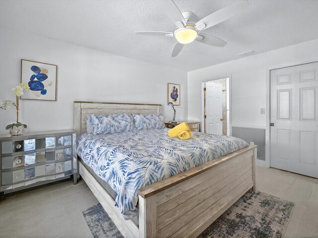 703 Sunridge Woods Blvd, Davenport, FL 33837 - bedroom featuring ceiling fan and a textured ceiling