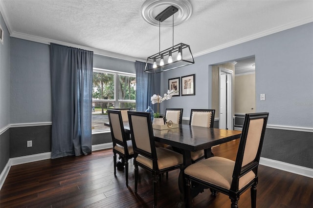 120 Springwood Trl, Altamonte Springs, FL 32714 - dining area featuring wood-type flooring, a textured ceiling, ornamental molding, baseboards, and a chandelier