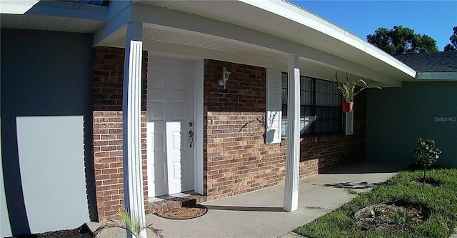 943 Millenbeck Ave, Deltona, FL 32725 - entrance to property featuring brick siding