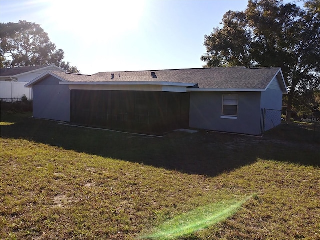 943 Millenbeck Ave, Deltona, FL 32725 - back of property with stucco siding