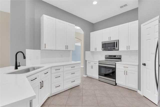 10417 Oakview Pointe Ter, Gotha, FL 34734 - kitchen featuring stainless steel appliances, a sink, tasteful backsplash, white cabinets, and recessed lighting