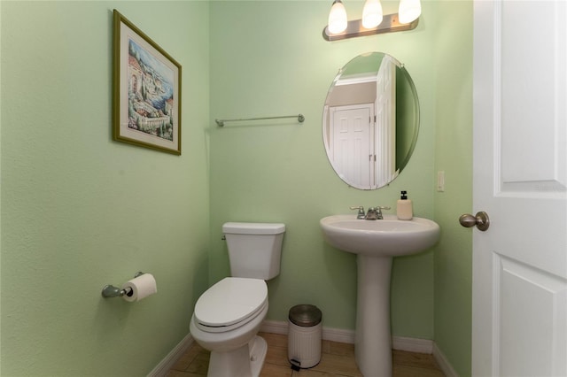 9348 Meadow Hunt Way, Winter Garden, FL 34787 - bathroom featuring toilet, a sink, and baseboards