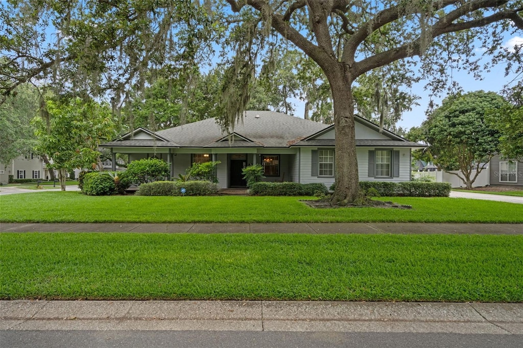 432 Valley View Dr, Winter Garden, FL 34787 - ranch-style home featuring a front yard, driveway, and a shingled roof