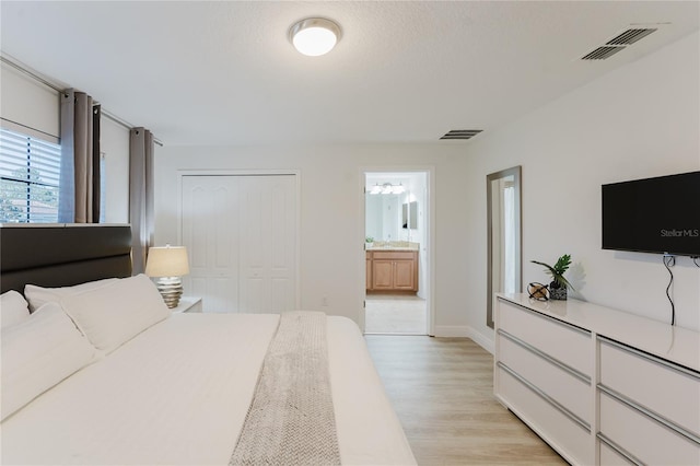 2923 Banana Palm Dr, Kissimmee, FL 34747 - bedroom featuring light wood-style flooring, a closet, and connected bathroom