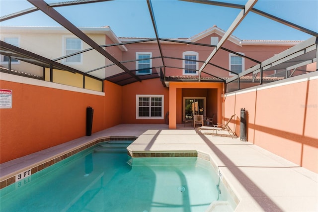 2923 Banana Palm Dr, Kissimmee, FL 34747 - rear view of house featuring a patio, stucco siding, an outdoor pool, and glass enclosure