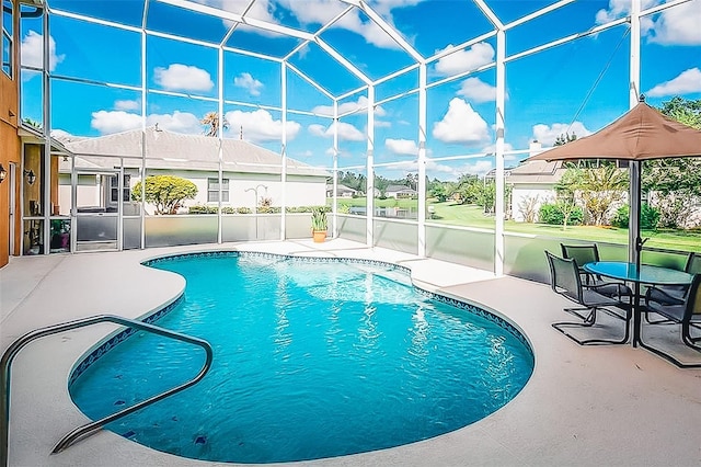357 Fairway Pointe Cir, Orlando, FL 32828 - outdoor pool with a patio area and a lanai