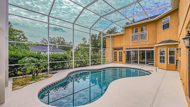 357 Fairway Pointe Cir, Orlando, FL 32828 - swimming pool with a patio area and a lanai