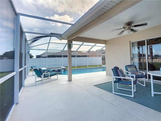 517 Westwind Dr, Davenport, FL 33896 - view of swimming pool with a ceiling fan, a patio, a pool with connected hot tub, and a lanai
