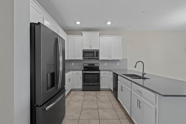 877 Ocean Course Ave, Davenport, FL 33896 - kitchen featuring appliances with stainless steel finishes, a sink, a peninsula, white cabinets, and backsplash