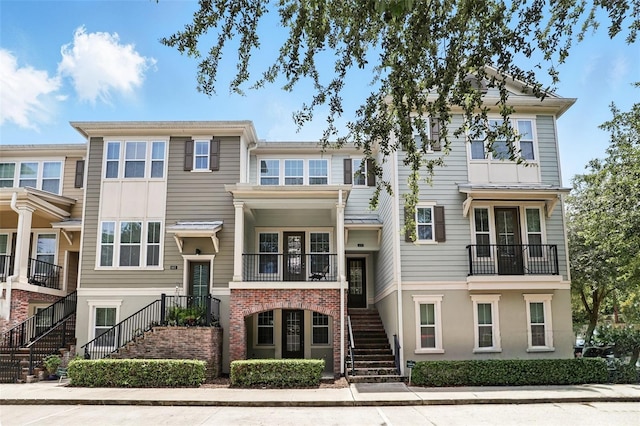439 Windmill Palm Cir, Altamonte Springs, FL 32701 - townhome / multi-family property featuring stairs