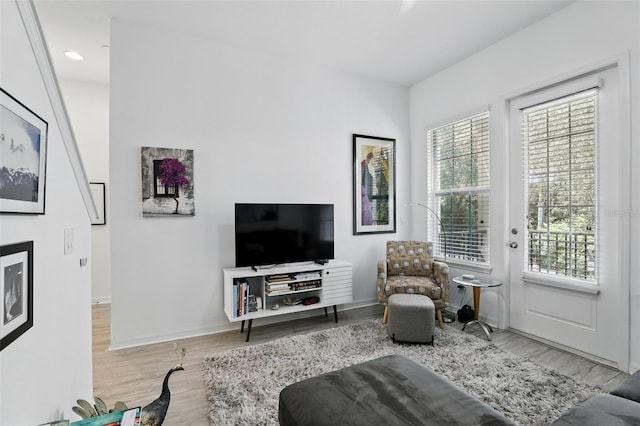 439 Windmill Palm Cir, Altamonte Springs, FL 32701 - living area with wood finished floors, baseboards, and recessed lighting
