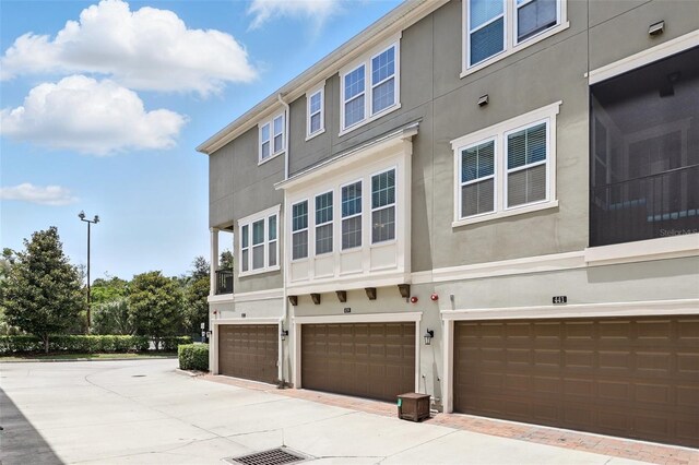 439 Windmill Palm Cir, Altamonte Springs, FL 32701 - view of side of home with stucco siding and a garage